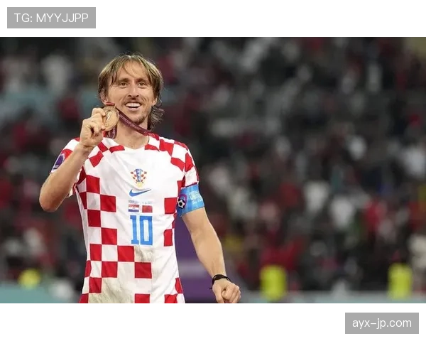 莫德里奇中场统治力不减,持续闪耀赛场引全球瞩目 莫德里奇中场统治力不减,持续闪耀赛场引全球瞩目